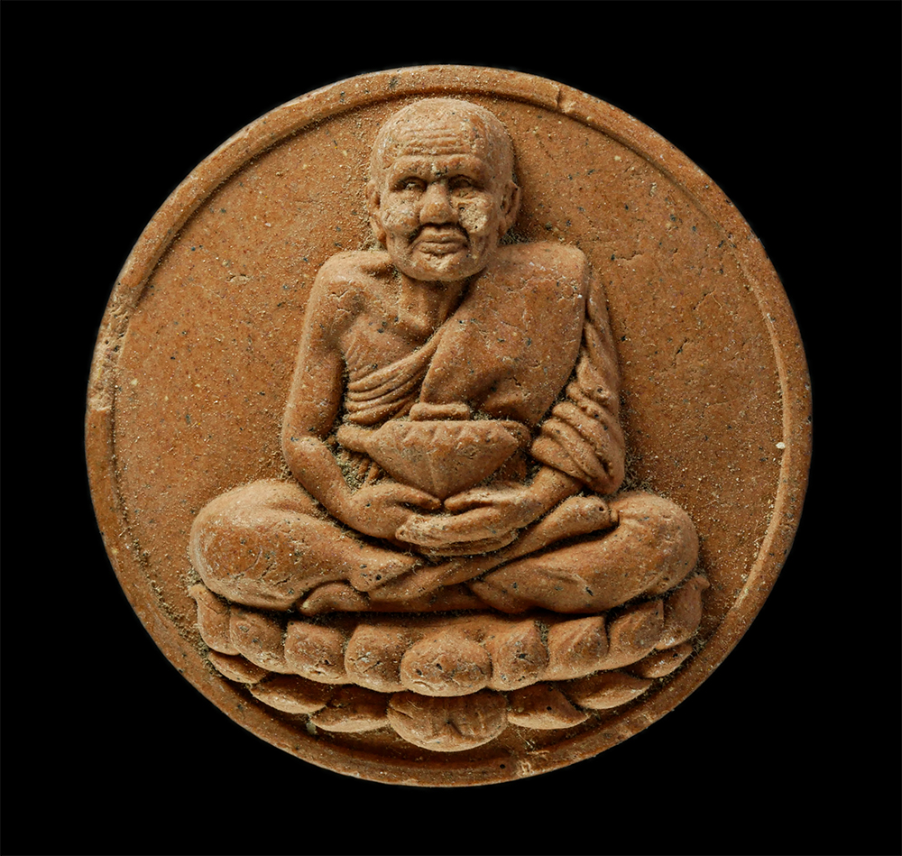 พระผงกล่องขาว17 (201)p.jpg - หลวงปู่ทวด รุ่นพ้นภัย หลวงพ่อปิยชัย กุลวฑฺฒโน วัดประยงค์กิตติวนาราม หนองจอก กรุงเทพฯ เนื้อผงพุทธคุณ ผงว่าน | https://kamulet.in.th